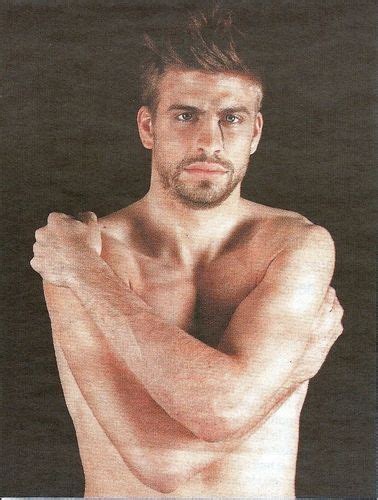 gerard piqué nude|Gerard Pique accidentally filmed naked inside Barcelonas。